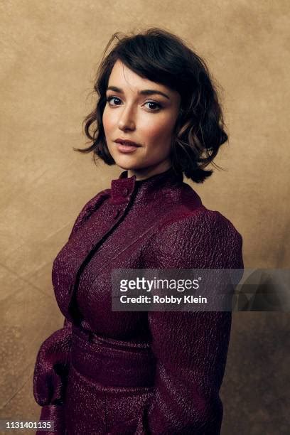 593 Milana Vayntrub Photos & High.